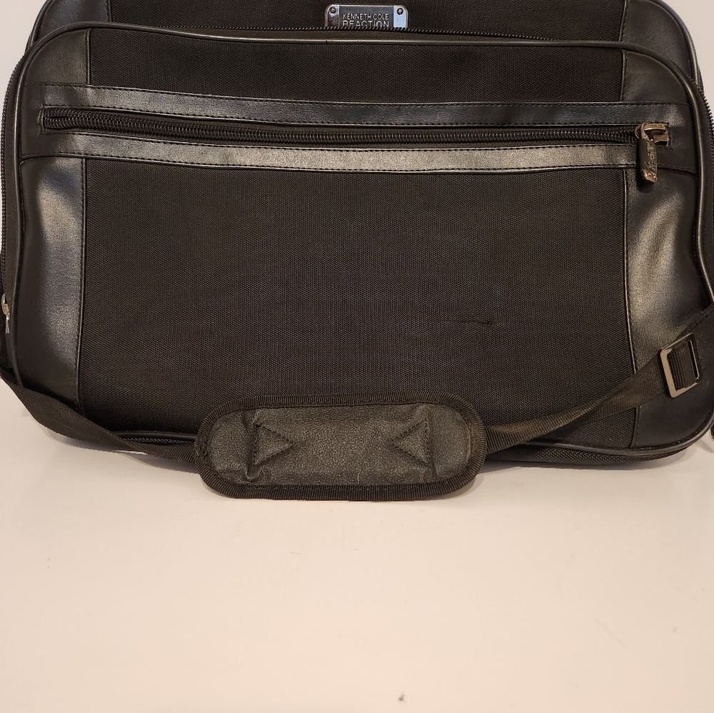Like New Kenneth Cole Reaction Work Bag with R-tech lining - Picture 9 of 10